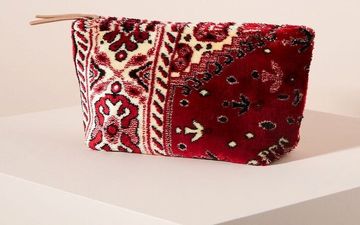 ابتکار جالب خارجی ها در ساخت کیف و کفش از فرش ایرانی!