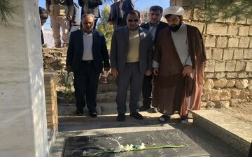 غبار روبی مزار شهدای گمنام در هشتمین روز از دهه فجر انقلاب اسلامی+تصاویر