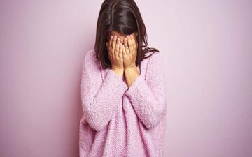 اعتیاد به خودارضایی چیست؟| به چه کسی معتاد به خودارضایی میگویند؟