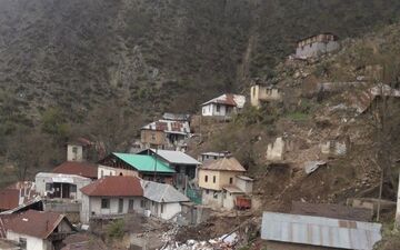 ریزش مجدد سنگ در پیت‌سرا/ پیشنهاد جابه‌جایی روستا
