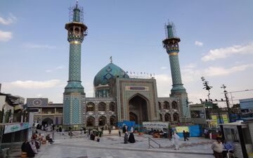 بارش باران همزمان با انتخابات در حرم امامزاده صالح (ع) + ویدئو