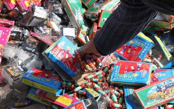کشف 21 هزار عدد مواد محترقه غیرمجاز در کنگاور 