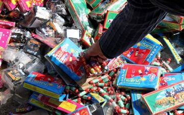 کشف 21 هزار عدد مواد محترقه غیرمجاز در کنگاور 