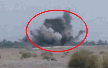 لحظه برخود خودروی پلیس ایرانشهر با تله انفجاری تروریست‌ها 