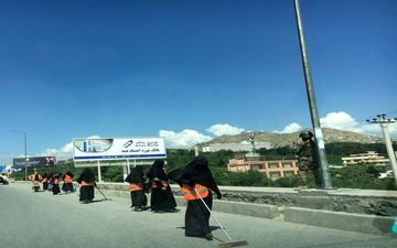 زنان رفتگر در خیابان های شهر + عکس