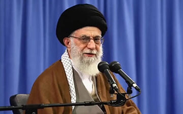 فیلم حضور رهبر انقلاب در مرقد امام خمینی (ره) و مزار شهدا