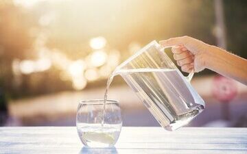 نوشیدن آب زیادی چه بلایی سر ما می آورد؟