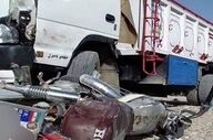 برخورد تریلی با موتورسیکلت در ایرانشهر ۲ فوتی بر جای گذاشت