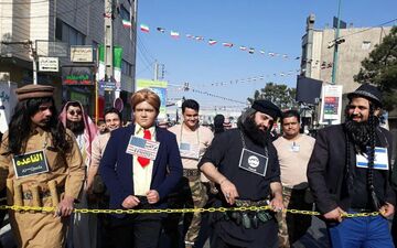 ترامپ در قم دستگیر شد/عکس