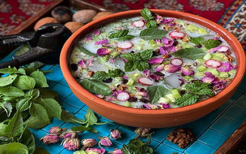 طرز تهیه آب‌دوغ خیار مجلسی؛ خوش‌عطر و تابستانی