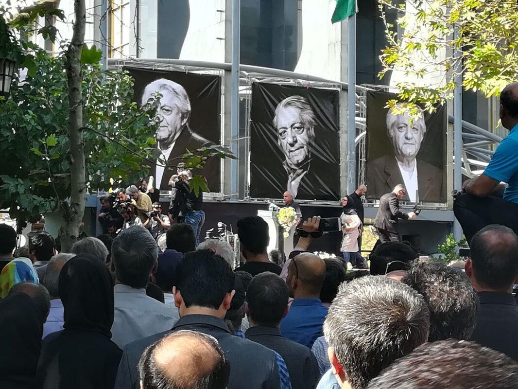 گزارش تصویری از مراسم تشیع استاد عزت الله انتظامی