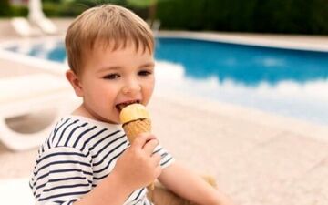 از چه سنی به کودکان بستنی بدهیم؟