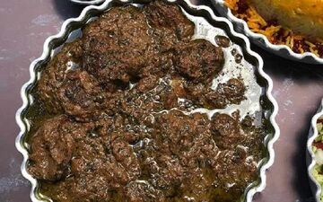 یک غذای با اصالت دامغانی/ خورشت گردو اسفناج رو این طوری درست کن
