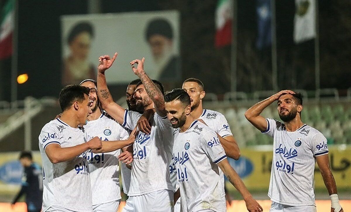 هواداران استقلال از دست این بازیکن به تنگ آمده اند