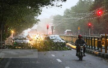 وقوع ٢٠ حادثه مرتبط با طوفان در تهران
