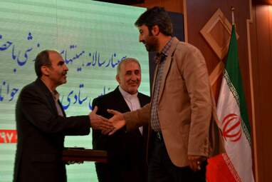 تجلیل از روسای هیأت‌های ورزشی استان کرمانشاه امروز نهم خرداد با حضور ارسلان حسینی مدیرکل و معاونین ستادی ورزش و جوانان استان کرمانشاه در سالن آمفی‌تئاتر ولیعصر(عج) این اداره انجام شد.