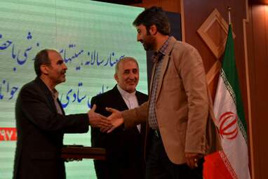 تجلیل از روسای هیأت‌های ورزشی استان کرمانشاه امروز نهم خرداد با حضور ارسلان حسینی مدیرکل و معاونین ستادی ورزش و جوانان استان کرمانشاه در سالن آمفی‌تئاتر ولیعصر(عج) این اداره انجام شد.