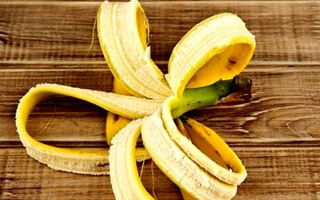آیا پوست موز واقعاً برای رفع چروک مؤثر است؟