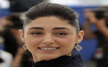 نغمه سرایی گلشیفته فراهانی برای عقرب ها در صحرا + عکس ها