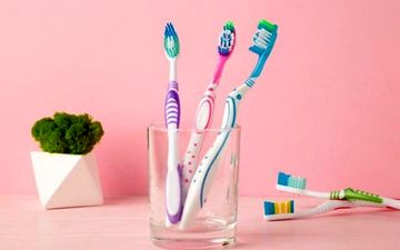 معمولا چند بار باید در طول روز مسواک بزنیم؟


