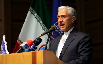 وزیر علوم: ایران با ۱۵ کشور برتر دنیا در حوزه تولیدات علمی رقابت می کند