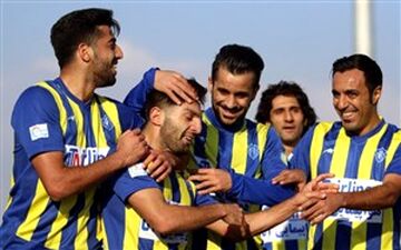بازیکن پرسپولیسی جور استقلالی بزرگ را کشید