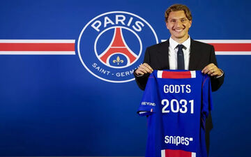 ستاره جوان آژاکس راهی PSG شد؛ خرید جدید پاریسی‌ها رسمی شد
