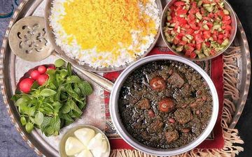 میدونی راز خوشمزگی قورمه سبزی مامان بزرگها چیه ؟ بیا تا بهت بگم