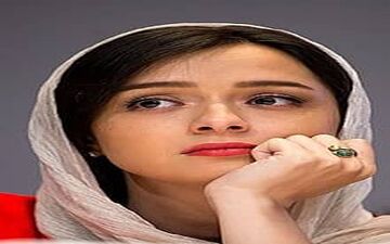 تصویری از ترانه علیدوستی کنار دریا با لباس خانگی