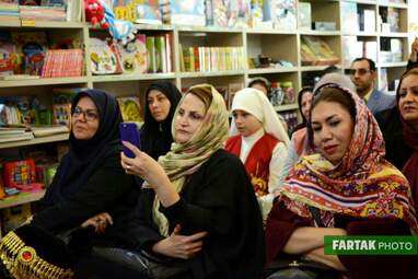 اجرای شاهنامه‌خوانی گروه همایون به مناسبت جشن مهرگان در شهر کتاب کرمانشاه