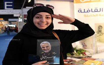 احترام دختر لبنانی به حاج قاسم به شیوه نظامی +عکس