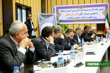 جلسه کارگروه توسعه صادرات غیر نفتی با حضور وزیر صمت، استاندار و جمعی از مدیران استان
