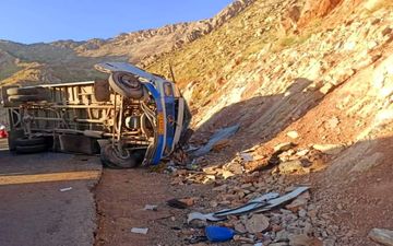 واژگونی مینی بوس کوهنوردان در محور پاوه  - روانسر 4 زخمی به جا گذاشت
