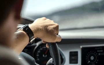 اینفوگرافی | سهل‌انگاری پرهزینه؛ اشتباهات رایج رانندگی و آسیب‌های خاموش به خودرو
