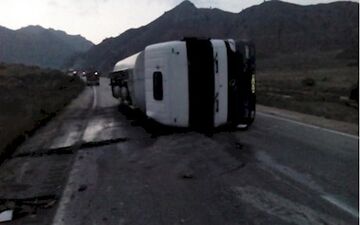 واژگونی یک تریلرنفت کش در پلدختر