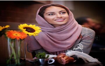 پوشش و میکاپ ترلان پروانه در افتتاحیه کافه آدا (عکس)