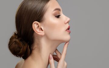 5 حرکت ساده برای داشتن چانه‌ای زیبا و خوش‌ فرم!