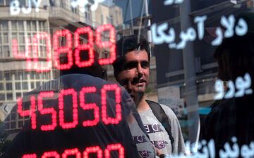 قیمت تتر رکورد زد؛ اختلاف با دلار بیشتر شد/ قیمت طلا و سکه به سراشیبی افتادوحید حاتمی