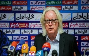 سرمربی استقلال از هواداران عذرخواهی کرد !
