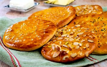 نان پنیری چند لایه؛ صبحانه‌ای خوشمزه و آسان در کمترین زمان | فیلم