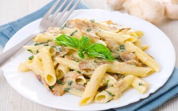 طرز تهیه پاستا با شیر به روش خانگی؛ پاستای ساده و خوشمزه با طعمی خامه‌ای!