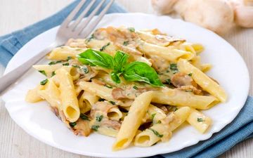 طرز تهیه پاستا با شیر به روش خانگی؛ پاستای ساده و خوشمزه با طعمی خامه‌ای!