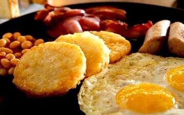 طرز تهیه هش براون؛ صبحانه‌ای خوشمزه و ترد به سبک آمریکایی