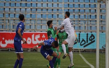 سلیمانی: داور یک پنالتی به سود استقلال نگرفت/ بازیکن ماشین‌سازی باید اخراج می شد