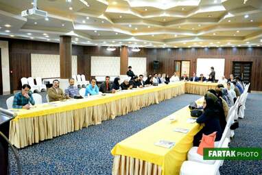  نشست هم‌اندیشی تورلیدرها برای جذب گردشگر  در سالن آناهیتا هتل پارسیان کرمانشاه 