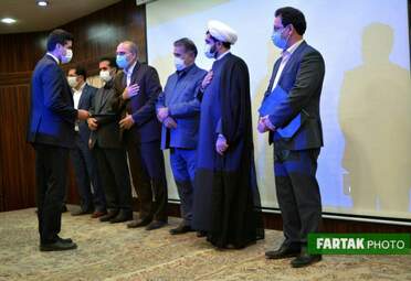 اهدا احکام مدیرکل، اعضای شورهای، مدیران کل و معاونان مرکز گسترش سازمان مقاومتی استان کرمانشاه