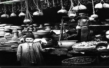 نمایی از سوپرمارکت در عهد قاجار +تصویر