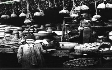 نمایی از سوپرمارکت در عهد قاجار +تصویر