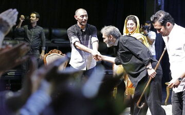 جهانگیر الماسی روی صحنه‌ی تئاتر چه گفت؟