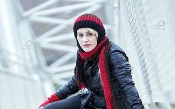 تیپ و ژست جالب گلشید بحرایی، کف زمین (عکس)
